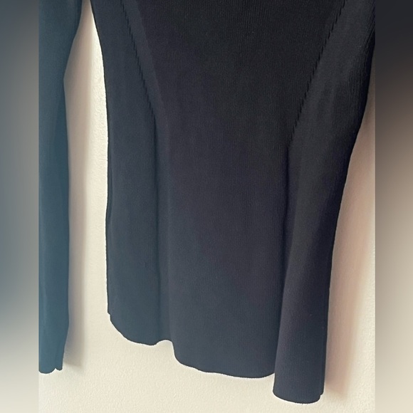 Women’s GUESS Long Sleeve Pierced V-Neck Irina Rib Sweater Pullover Sweater - Picture 5 of 14